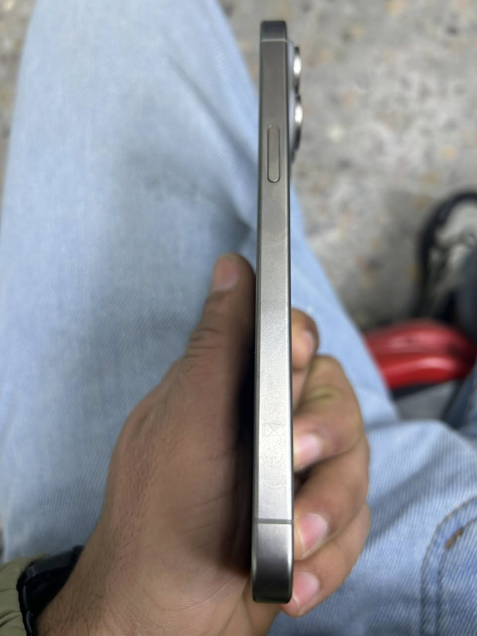 ايفون 15 برو ماكس
نظيف الجهاز بطاريه 88 ماستر AAA
ذاكرة 256 
مشحون 400 مره 
مكاني بغداد ***********
