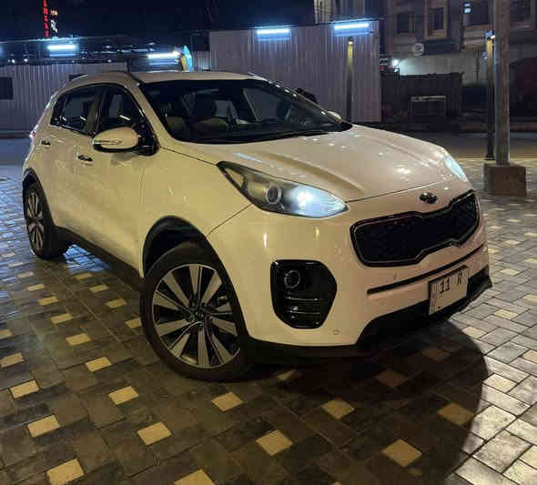 السلام عليكم 
كيا سبورتج 2017 فول 1/1 عدة البنراما 
ماشية 91 الف كيلو متر حقيقي 
السيارة مكفولة كفالة عامة من الصبغ و التبديل
كير مكينة كفالة عامة
على ايد وحدة من الزيرو
بيها مكانين بارد ماشر بل صور بل جاملغ ل امامي شبر وبل باب لخلفي شبرين بدون فتح بدون اي شي 
مواصفات 
بصمة
سايد بريك بصمة
حساس امامي خلفي
نفكيشن 
مري شفط
اشاير مري
لد نهاري
كراسي امامية كهرباء
تبريد بيانو 
قطعتين تبريد
اوتو هولد
درايف مود
شاحن واير ليس
داخل حمصي
سماعات JBL 
ويل كب كروم 
نظام اوتو هولد
مانع تزحلق
مانع نحدار 
السيارة باسمي ورقم جديد انكليزي وهزة جديدة وسنوية ل2029 
مكان السيارة بغداد البنوك 
وسعرها :183 وبيها مجال بسيط
للاستفسار : ***********
