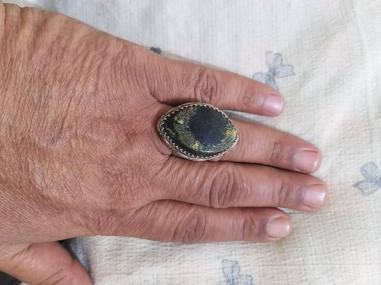 السلام عليكم... عباس آباد قديم جدا جدا (عين) حجم راهي انتيك بمعنى الكلمة... للبيع التواصل واتساب او تيلي ***********
