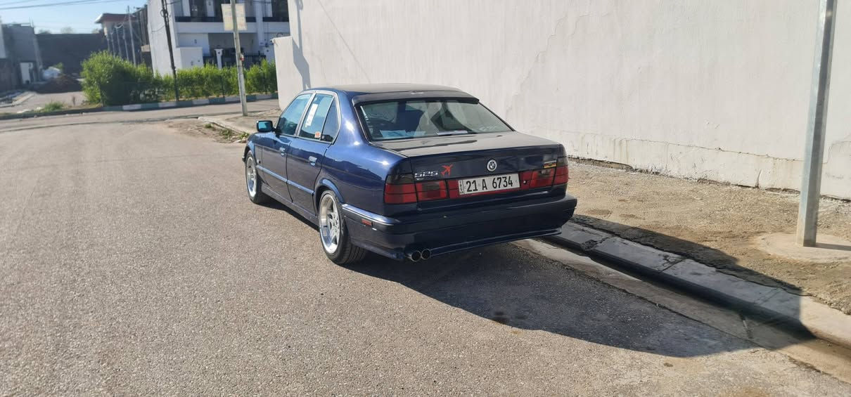 بي ام دبليو مزديل ١٩٩١ حجم ٥٢٥ بلاد اوتوماتيك بلاد سلابطيد تبريد  داخل ابيض ملكي سنوية لل ٢٠٣٠ شرط تحويل رقمم مميز اربع ارقام كوبون بنزين موجود ويل m شرط الكير والمحرك تبريظ شغال بدون ضرر صبغ جمالية. سعر ٦٧ ومجال عنوان كركوك شوراو ***********.....*********** كركوك, العراق
