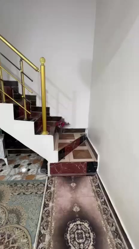 بيت طابو صرف بلاسكان الصناعي قرب المجسر 100متر طابقين والثالث بيتونه 4ونص في 6 كونكريت
السعر 135
 لتواصل***********
