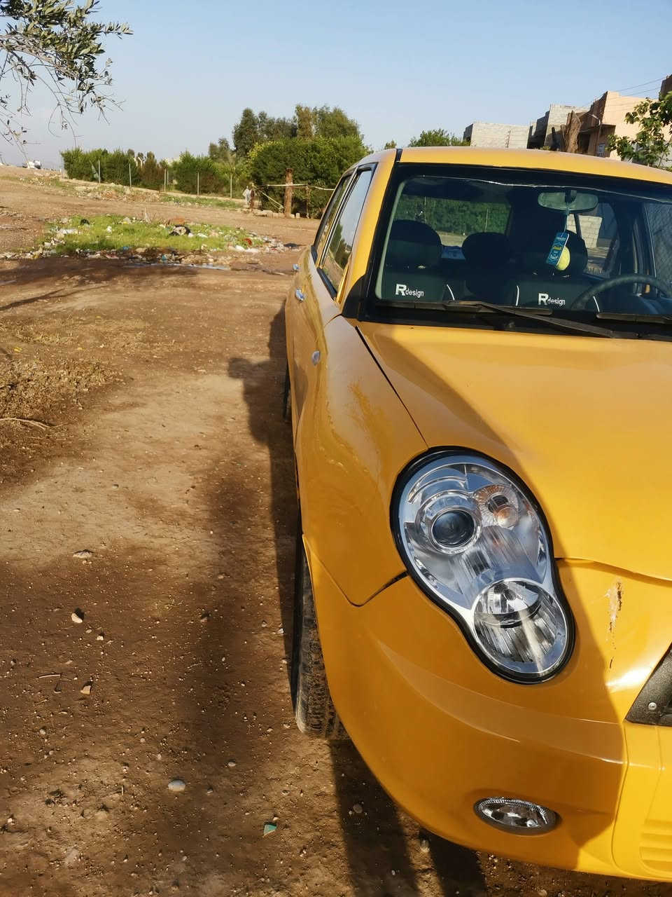 السلام عليكم ليڤان للبيع كاربون بانزين بيها سنويه لي 27نافذه محرك كير شرط مصبوغه عام جماليه واير منيه شرط من الداعميه لل دعاميه السعر 33وبيها مجال
***********
