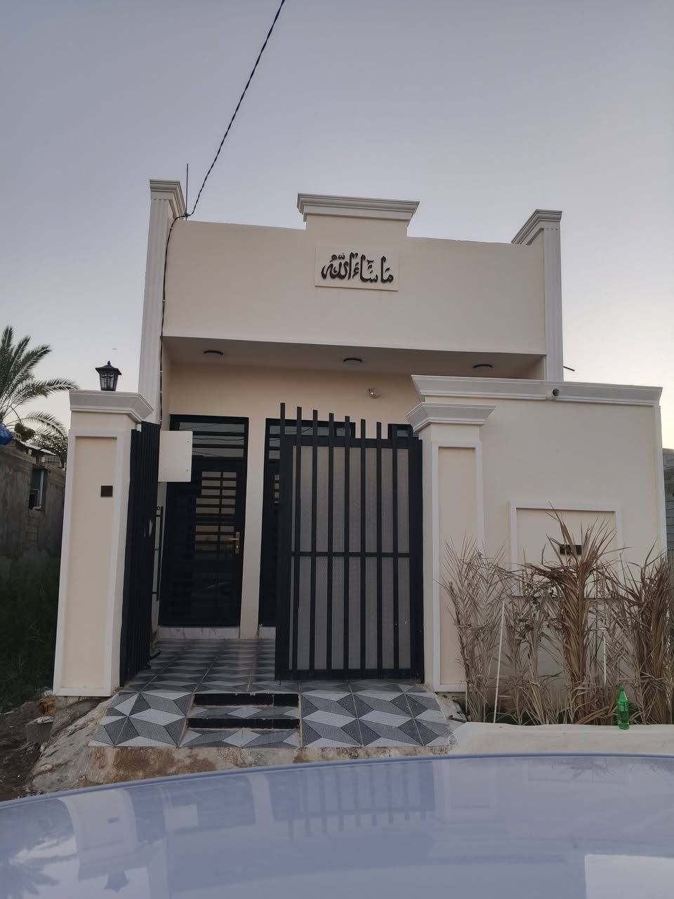 بسم الله.. ☝️مشتمل 🏠للبيع 100 متر واجهه نزال 20 )قاط واحد بناء حديث محد ساكن بي . 📃سند 25 ملك صرف 📄.. العنوان دور الزراعه الثالثه. كافة الخدمات موجوده.  يحتوي ع استقبال + صاله + مطبخ + صحيات داخليه و خارجيه + منور وغرفة نوم.. بيتونه ع كبر الصاله..🏡سعر كلش مناسب  السعر 55 وبي مجال بسيط . للاستفسار الاتصال *********** أو مراسلة الصفحه )))
