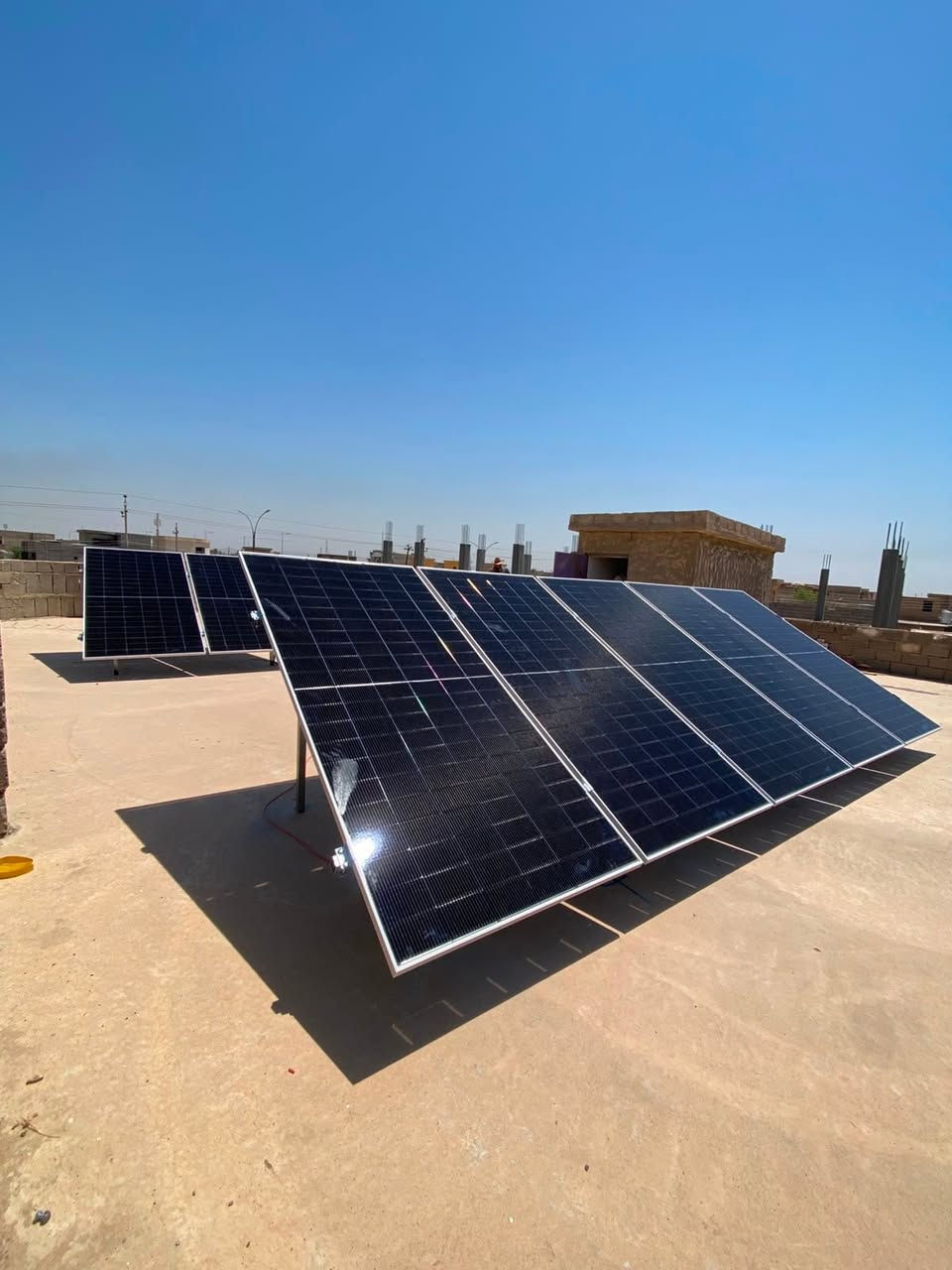 🌞 شركة المجد للطاقة الشمسية – تنصيب جديد في بيجي (شارع 30) ⚡

بفضل الله، تم تنصيب منظومة شمسية متكاملة للأخ صالح حماد أحمد في بيجي – شارع 30، لتوفير كهرباء مستقرة وقوية على مدار الساعة.

🔧 تفاصيل المنظومة:

· الألواح: 7 ألواح جينكو (Jinko) قدرة 630 واط لكل لوح – إجمالي توليد 4410 واط، كفاءة عالمية وجودة ممتازة.
· البطارية: بطارية 15 كيلو فلستي – سعة تخزين قوية لاستمرارية الكهرباء لساعات طويلة ليلاً.
· الانفرتر: انفرتر 6 كيلو فلستي (6kVA) – كفاءة ممتازة ومناسب للأحمال المتوسطة والثقيلة.

💡 النتيجة:
كهرباء ثابتة نهاراً وليلاً بدون انقطاع.

💰 طرق الدفع:
🔸 نقداً
🔸 بالتقسيط المريح

---

📞 للاستفسار والحجز (خدمة جميع المحافظات):

📍 الفرع الأول – صلاح الدين (الشرقاط – أسديرة عليا)
👤 إدارة: عمر البوحسيب – 📱 ***********

📍 الفرع الثاني – بغداد (المنصور – الداوودي – قرب مطعم الساعة)
👤 إدارة: حذيفة الجبوري – 📱 ***********

شركة المجد للطاقة الشمسية.. شمس لا تغيب عن بيتك
