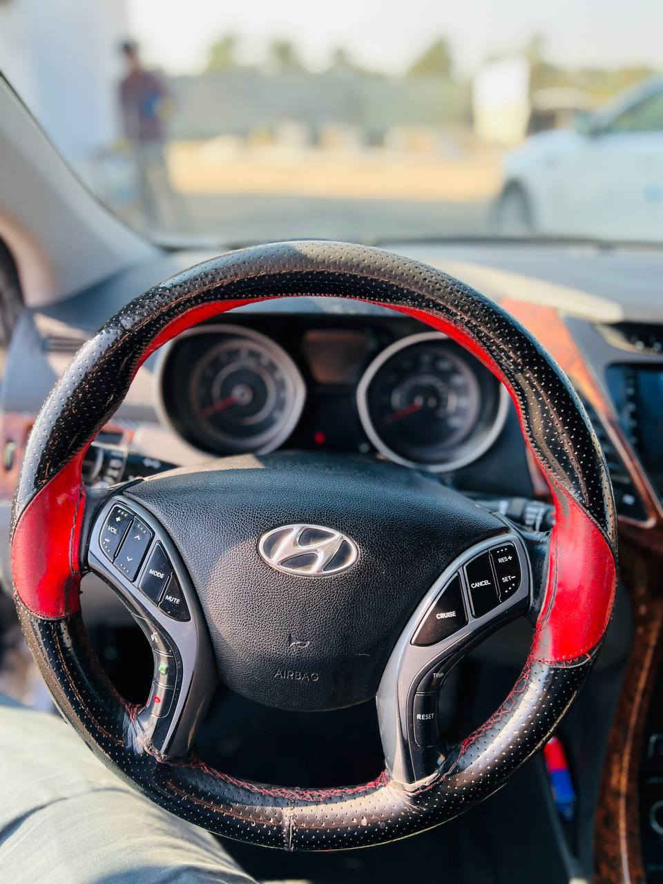 السلام عليكم النترا ٢٠١٥ امريكي  (جي دي اي) لون ابيض فول مواصفات تخم تاير حدادية خلفي وامامي جديد بصمه تحكم اشاير مري كاميرا حساسات جاهزة للأخير سيارة بيها صبغ صفحة بدون دواخل  سونار موجود بأسمي تحويل مباشر سنويه لل٢٨ للبيع السعر ١١٥ بيها مجال اذا اكو مراوس ب النترا ٢٠١٧ عادي نتفق على الفرق  *********** مكاني بابل
