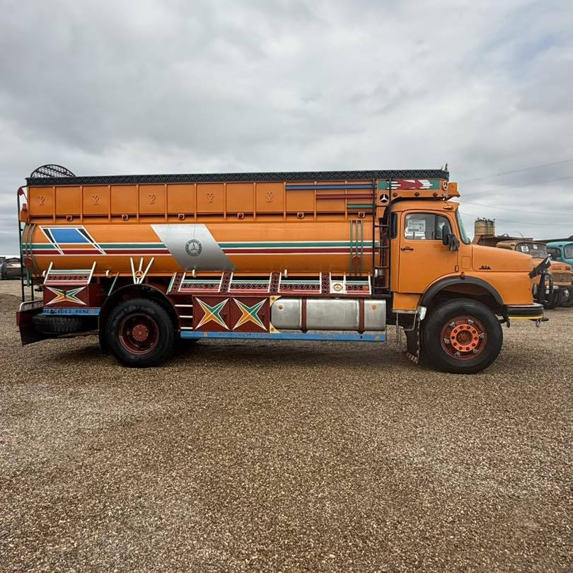 قجمه موديل1981 مطوله 
مكينه عادي ستندر شركه 
كير 25 شخاطه 
اكسل جي اف 
سياره جديده جاهزه للشغل 

معرض الرشيد لتجارة السيارات
للاستفسار
***********
***********
