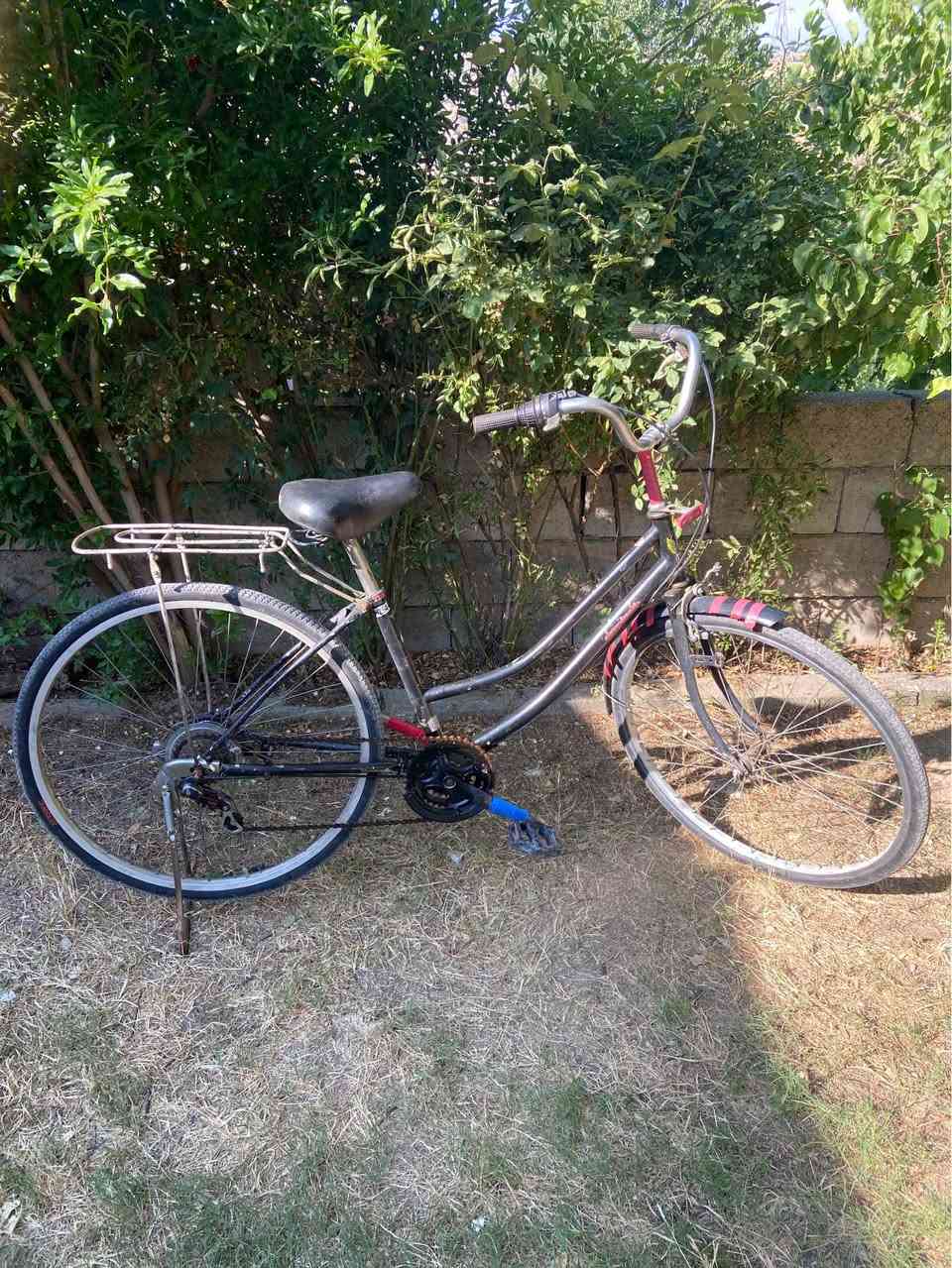 پاسکیلی ئەوروپی
ناسراو بە پاسکیلی مام حاجی
دوو تایە و چوپی نوێ
تایە سیباق
٧ گێڕ
ئستاپ دیسک
گوشین دەبڵ
نرخ:٨٠ هەزار
لە سۆرانم گەیاندم هەیە أربيل, العراق


**إذا كنت صاحب هذا الإعلان وتريد حذفه لأي سبب، رجاءا أرسل رسالة إلى الدعم الفني**