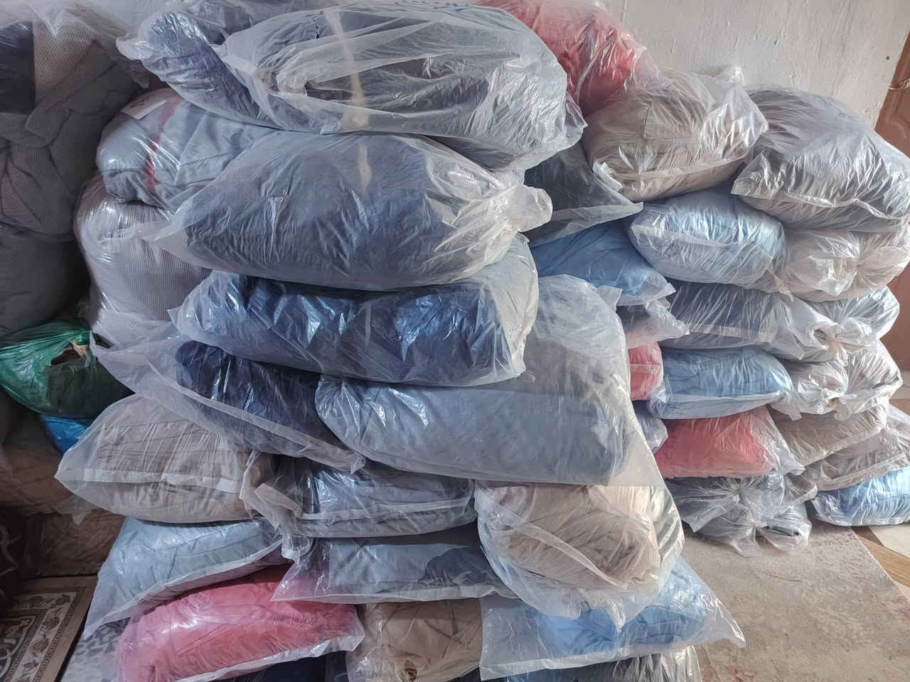 السلام عليكم وصول وجبه تلبيسات ستاركس قماش العادي والتور ستاركس ٢٠٠٧ فتون بريجو تكسي جنبي عالي وناصي يوجد خدمة توصيل جميع المحافظات للاستفسار *********** واتساب
