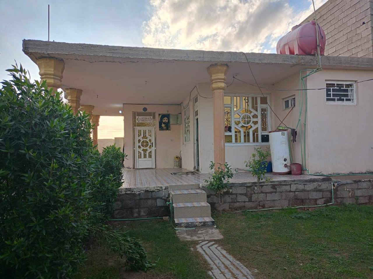 ٢ دونم طابو سند ٢٥ تحويل مباشر وجه شارع العام طريق بغداد كوت واسط عزيزية  الوجه ٤٠ متر كافت الخدمات متوفره***********
