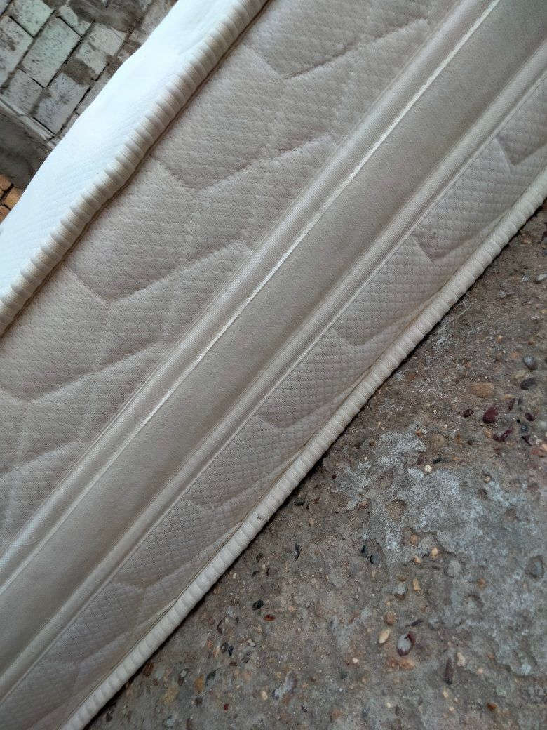 دوشك جربايه نظيف للبيع سعره 60الف 
اكو توصيل بلكروه داخل الكوفه


**إذا كنت صاحب هذا الإعلان وتريد حذفه لأي سبب، رجاءا أرسل رسالة إلى الدعم الفني**