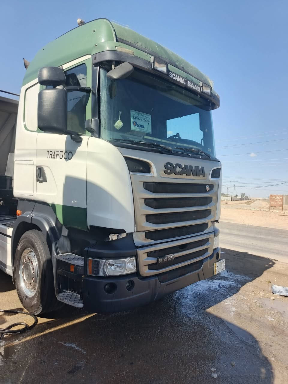 السلام عليكم سكانية للبيع موديل 2005محرك انجكتر خطين مجموعة سكس باج بطن تخم تاير جديد سنوية قلاب اربعة محاور سيارة جاهزة للعمل الاستفسار على رقم ***********
