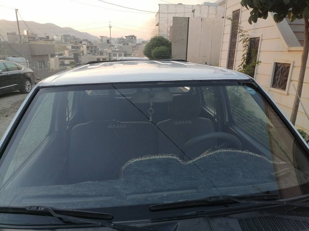 نیسان2001
تەبرید بەشەرت
تایەی تازە
پاوەرە
سەقف و شان پێشی هیچی پێوە نییە
هەیکەلی زۆر جوانە
سەنەوی تازەیە
بەناو خۆمەوەیە
***********
75 گەڵا السليمانية, العراق
