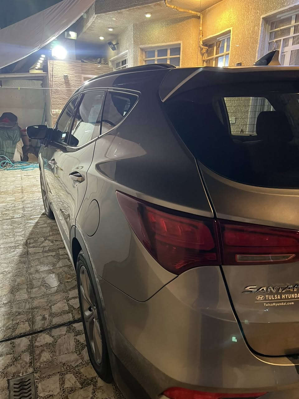 سلام عليكم 
سنتافيه للبيع موديل 2017 فول مواصفات 1/1
حادثهه مقدمة البنيد فقط السياره ليبل واحد صور الحادث بالمنشور 
مكان السياره بغداد 
السعر 160 وبيهه شي بسيط. 
هاتف ***********
