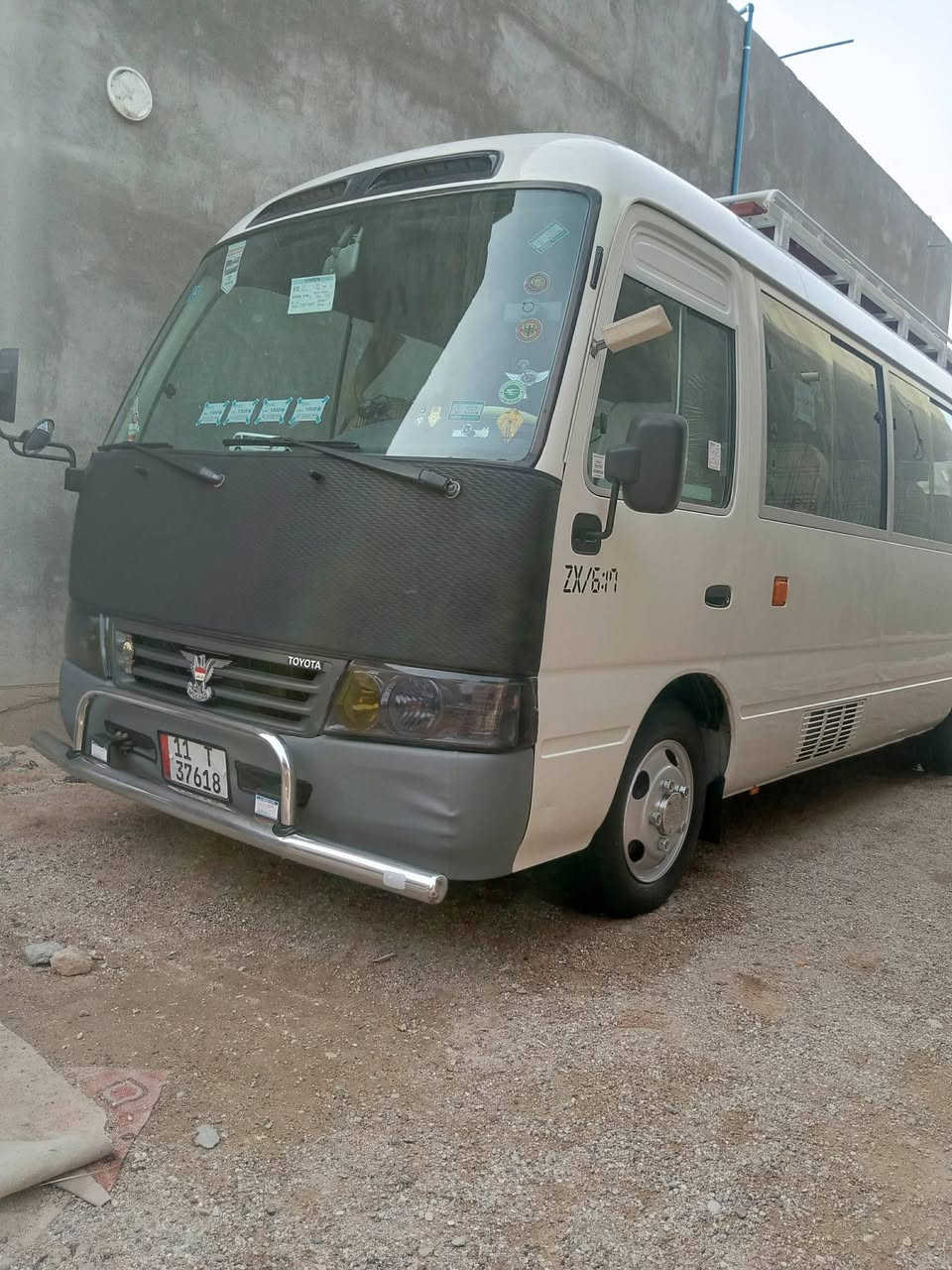 السلام عليكم كوستر البيع موديل 15 سياره كفاله عامه سياره خير من الله قلاب ستاركس  مكينه كير اكسن كله جديد سياره احله من الصور السعر تصل على الرقم وبل خدمه ***********
