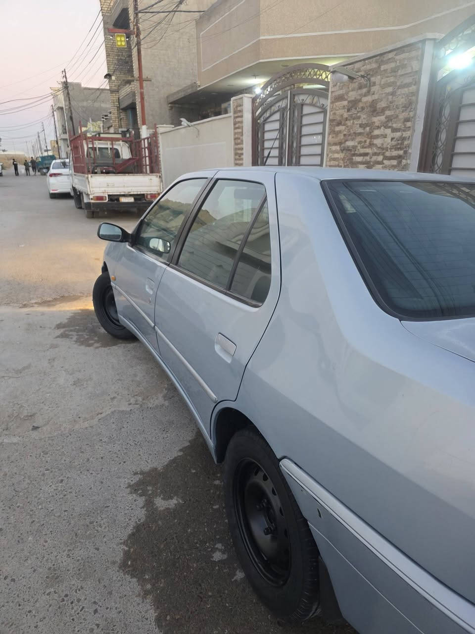 السلام عليكم بيجو ٣٠٦سياره شخصيه نضيفه كلش   حداديه  سياره  خير من الله نقص السياره كمبريسر فقط صوره ضالمتها الله شاهد مكاني بغداد الشعب سعر٥٧وبيها مجال شي بسيط ***********
