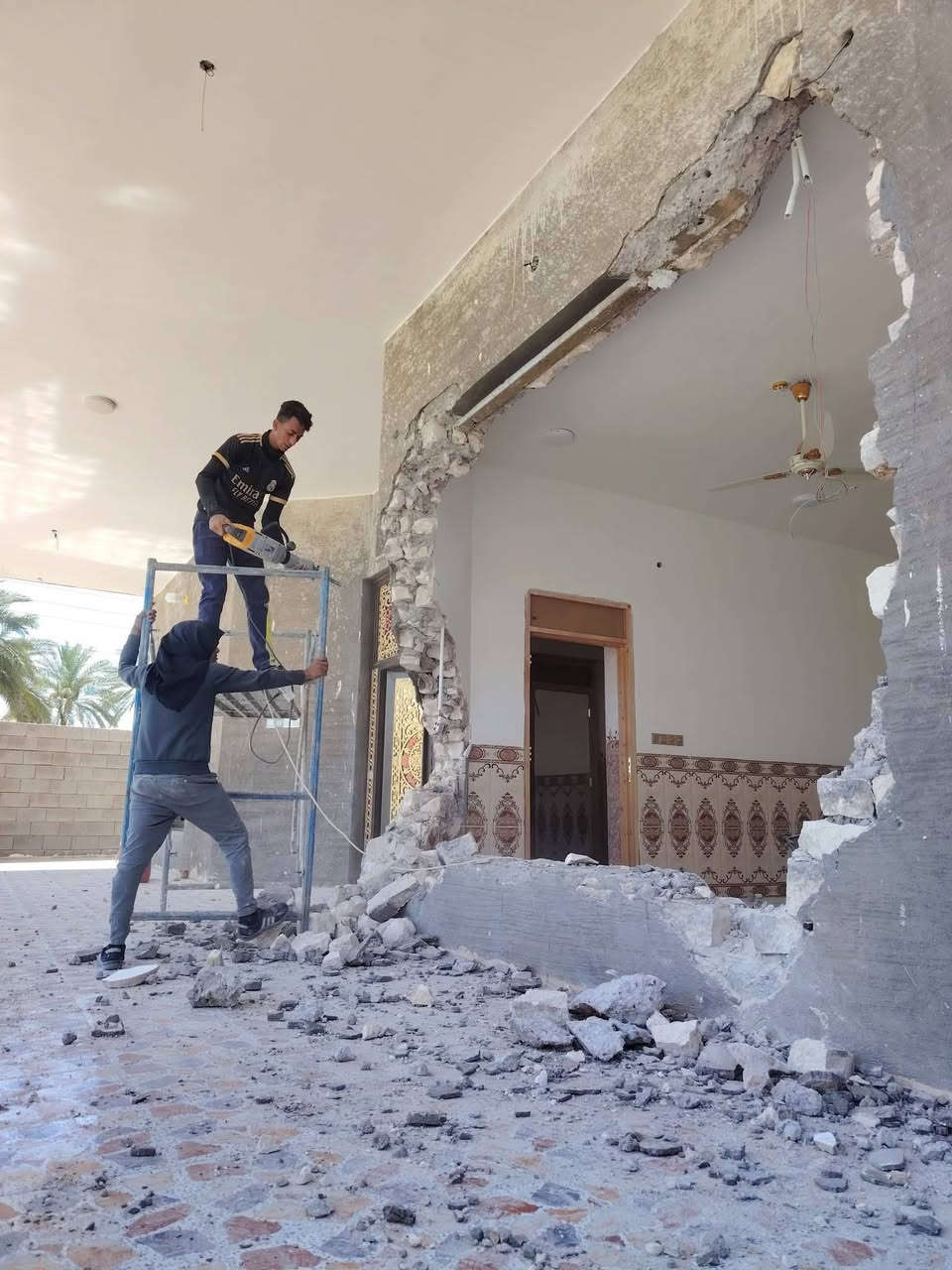 ***********📞سلام عليكم  / يوجد كادر عمل جاهز/ تصعيد مواد/ تنضيف بيوت/ تفليش/ تكشيط/ تنضيف حدائق/  ليل ونهار   /ومعداتنه جاهز/ ماعليك بس تصال على رقم  /   ***********
