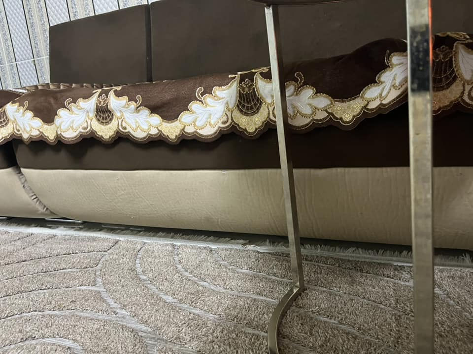 سلام وعليكم عيوني قنفات ٤ قطع للبيع جديدات الله شاهد استخدام قليل بس محتاج واريد أبيعهن لو مامحتاج مابيعهن سعرهن ١٠٠ قفل رقمي ***********
