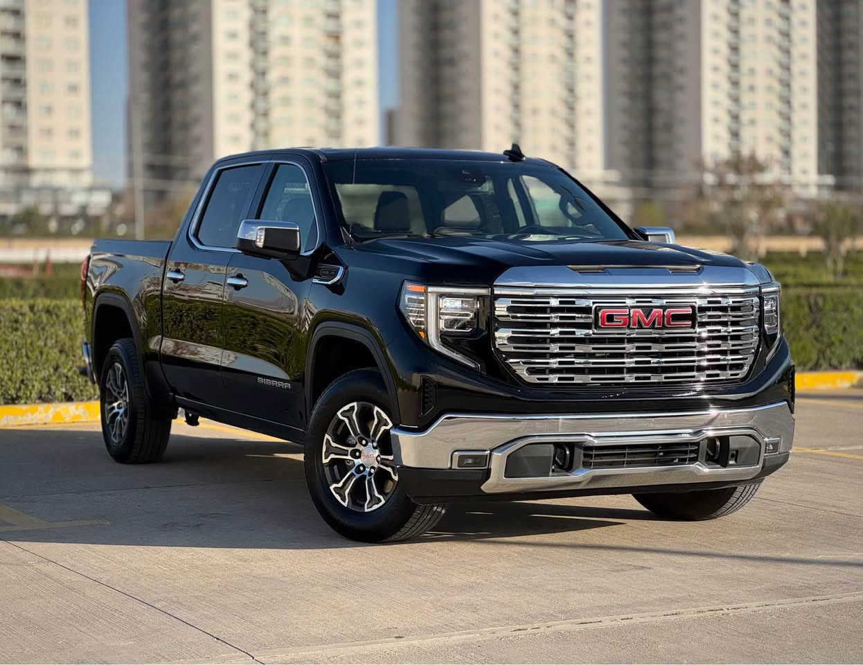 ‎کوردی / عربی 

‎بسم الله الرحمن الرحيم

GMC SIERRA 2025 SLE  V8 4X2
ماشەڵا سەیارەیەکی ڕاقی و کەشخە و کەممەسرەف
ژمارە کاتیەو کاتی نەشکاوە و ٣ مانگ کاتی لەگەڵە 
مەکینە ٨ پستۆن ٥.٣  و گێڕی ١٠ نمرە مەرغووب 
هیچ کێشەیەکی نیە و دەعامی بۆ دەعامی بە شەرت
تاک ئەکسلە 4x2 و ٢٧ هەزار میل ڕۆیشتوە 
دەرگا گەورەو بۆدی کورت مەرغووب ✅

نرخ 💵(( 315 ))💵 وەرەقە ومعامەلە 

مواسەفات SLE
 بەصمە و شەغال وشاشە گەورە و گێچ ئەلکترۆنی 
قاسە و حاسە و کامێرا  و ناڤیگەیشن و ئاوێنە کارەبا 
برێک بەصمە و ئۆتۆ ستارت و ستۆپ و کامل ڕادار
سنوق فەتحە و شەفت و قادرمە و ناوبۆدی بیلاد 
کوشن و سوکان کارەبا و خزن هیتەر  سوکان هیتەر 
تەبرید ٢ زۆن نزامی سبلیت و تەبرید مەرکەزی 
سوکان ڤۆلیۆم و دیاری کردنی خێرایی و تحکم رادار
و لایتی پێشو دوا کامل لید و دەبڵ عەدەسە 
زۆر مواسەفاتی تر …

رەقەم شانصی : 1GTPHDED1SZ161580

پێشی کەپسە و حادیسەی لای سایەقی هەیە 
چەمەلغی پێش و دوای سایەق بۆیاخە لەگەڵ شان
تەنها ئێرباگی شان تەقیوە و وەک بیلاد دانراوەتەوە

ڤیدیۆی کاملی سەیارەکەم لایە کڕیار داوا بکات ✅

📍شوێن : سلێمانی 

***********-***********☎️
ڤایبەر و واتئاپی لەسەرە 
————————————-
جمسی سیرا مدیل ٢٠٢٥ مواصفات SLE V8
ماشاءالله سيارة راقية و قوية و عملية جدا 
رقم مؤقت و ما مكسور بي مجال ٣ شهور للترقيم
محرك ٨ سلندر ٥.٣ قوة ٣٥٥ حصان و ١٠ نمر مرغوب
سيارة ما بيها اي نواقص دعامية لدعامية بشرط 
سيارة توو ويل 4x2 و ماشي ٢٧ الف ميل فقط 
بدي قصير و باب طويل مرغوب 

سعر (( ٣١٥ )) ورقة و بيها مجال 

مواصفات SLE
بصمة و تشغيل عن بعد و گيج إلكتروني و مري شفت شاشة كبير و حساس و كاميرا و رادار ٣٦٠ درجة 
سندوق فتحة و شفت و درج و بيها كفر بدي بلادي 
كشن و ستيرن كهرباء و خزن و تدفئة و ستيرن تدفئة 
بريك بصمة و اوتو ستارت و ستوب و تحكمات ستيرن 
لايت امامي دبل عدسة  كامل LED  و بروجكتر
تبريد نضام سبلت ٢ زون و تبريد مركزي 
بعد هواي مواصفات..

رقم شاصي:  1GTPHDED1SZ161580

سيارة بجم كبس بيها حادث جهة سائق 
جاملخ امامي و خلفي و تكمة صبغ
ارباك بس تكمة طاك و راجع نفس بلادي

عندي فيديو كامل سيارة شراي آطلب و تدلل ✅

📍عنوان السيارة: سليمانية 

*********** - ***********☎️
فايبر و واتساب موجود السليمانية, العراق
