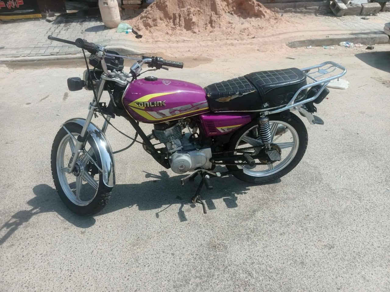 سلام عليكم درجه يارنيه نص هندر للبيع مكان بغداد الحسينيه السعر 350 بيه حك الجيه رقم *********** وتساب فقط
