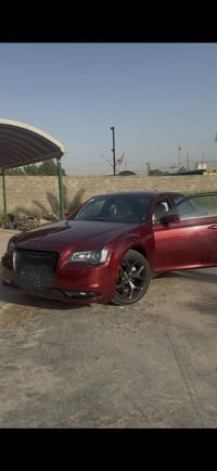 300 S السياره موديل 2021 دخول ضباط ماشيه 42 الف ميل حادث جانبي مثل ما ...