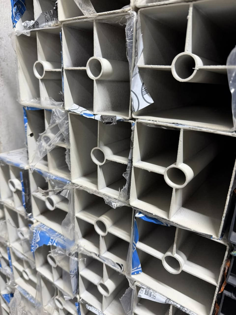 سلام عليكم
شركة محمد المنيوم اربيل 

عندي بوري 100*100 مسح اسود لماع كريمي ابيض انترسات فيلي 

*********** واتساب
