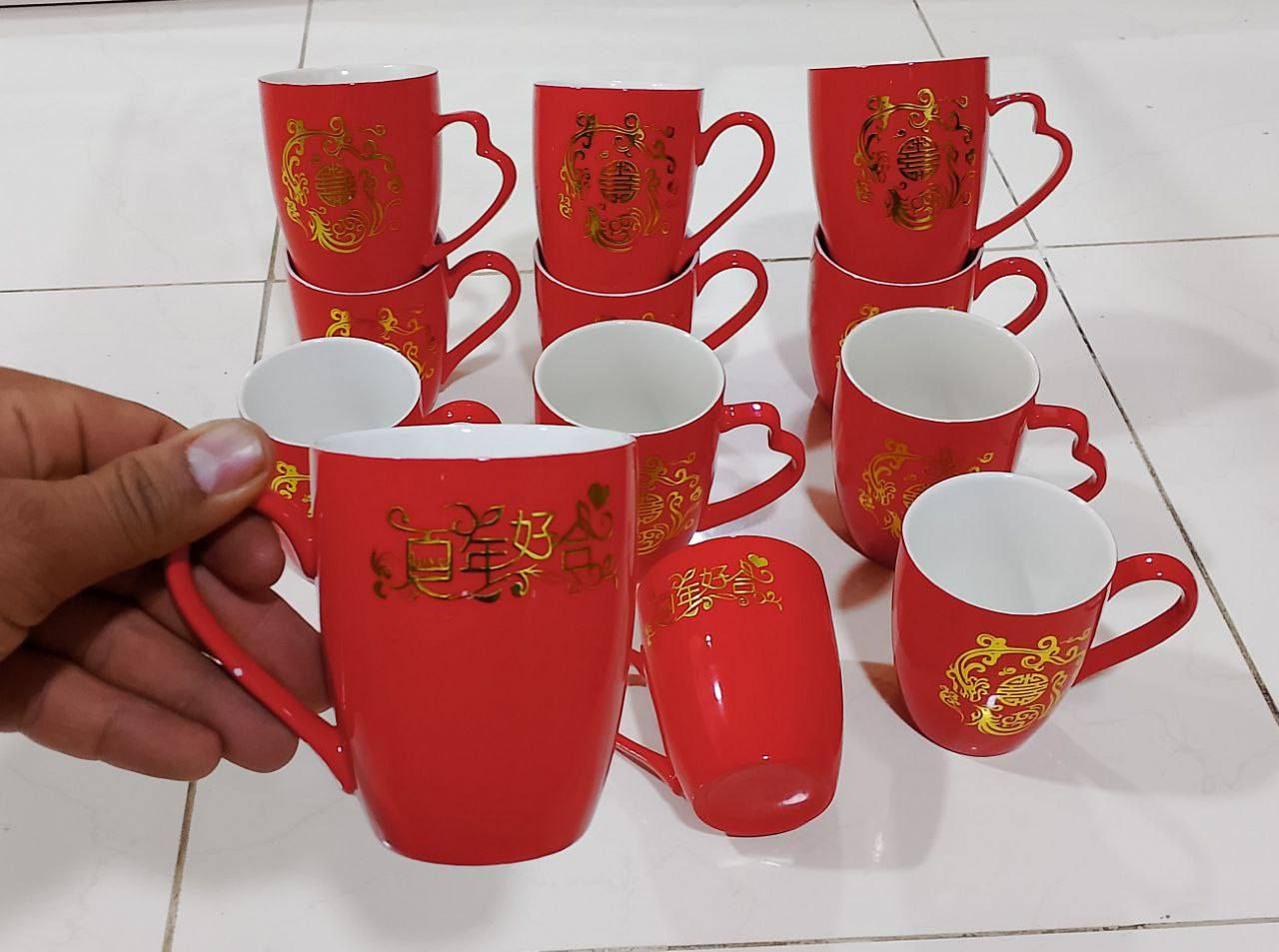 اكواب مجسمه واكو سادة للرسم والكتابه 
متوفرات جمله ومفرد كميات محدودة 
للحجز والاستفسار ماراسلتنا خاص او واتساب ***********
