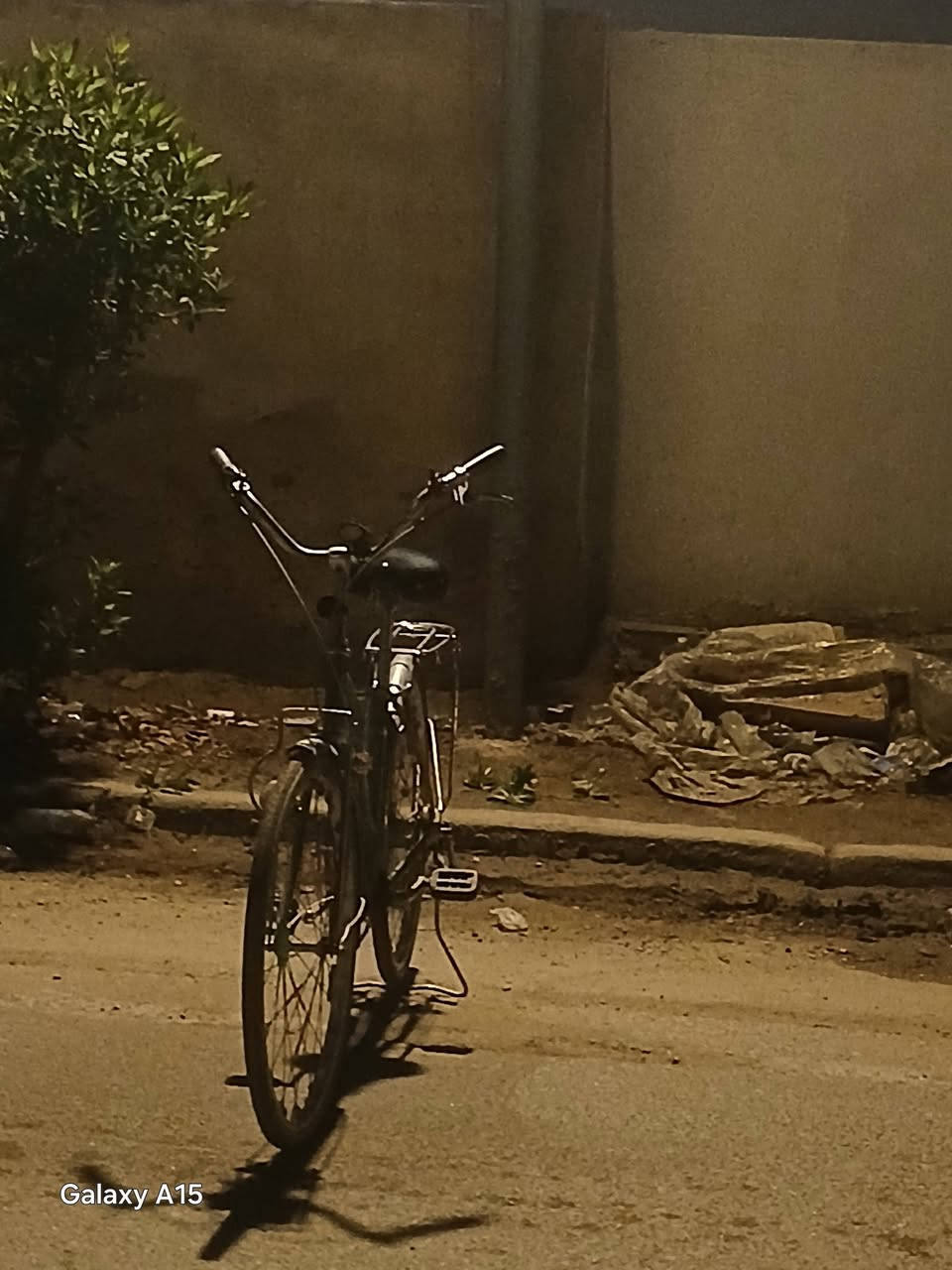 سلام عليكم بطه حجم ٢٦ لون زيتوني لماع سعرها ٩٠ و بي مجال لطيبين مكاني بغداد الامين الثانيه قرب جامع المحسن متواجد ٧ صباحاً لحد ٥ عصراً و هاذا رقمي ***********
