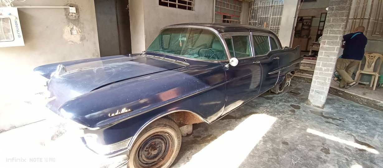 كديلاك موديل 1957رقم بغداد  للبيع السعر 8دفتر الي ايعلق موزين الاحقة بل قانون الشراي يتصل ***********

