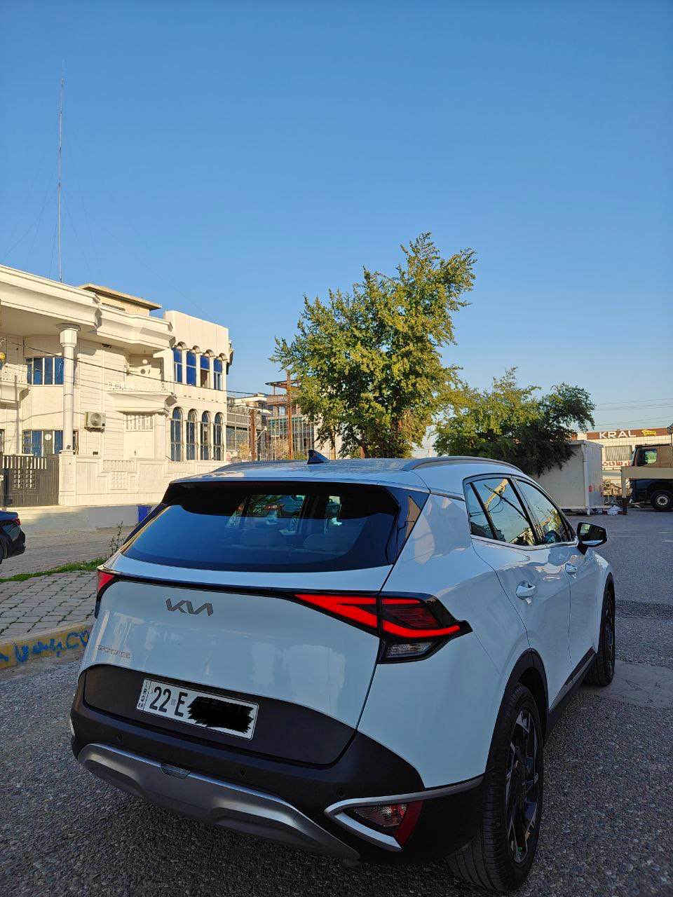 كيا سبورتج 2023 خليجي 

محرك 2000 دوش

ماشية 32.000km

المواصفات 

بصمه تشغيل

بصمه أبواب

دخول ذكي

داخل اصفر

شاشة جبيره

عداد دجتال

انظمة قيادة

مساعد نزول منحدرات

هاند بريك بصمه

اوتو هولد

تحكمات استيرن وكروز سرعه

شاحن لاسلكي 

لايتات زينون

كشاف ضبابي امامي وخلفي

مري شفت

دواخل صاج رصاصي

 كأمره وحساس امامي وخلفي

سياره مكفولة كفالة عامة من الدعامية لدعامية عدا رصعتين صغار بل بنيد 

كير محرك كله مكفول على وضع شركة

رقم اربيل سنوية هزة كلها جديدة وباسمي 

السعر 219 وبيها مجال 

مكان سيارة كركوك 

*********** كركوك, العراق
