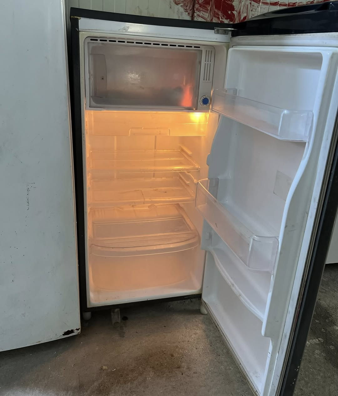 ثلاجه للبيع نظيفه حيل ما بيها اي عيب ولا خيسان شرط التشغيل والتجميد سعرها ب ١٠٠ وبيها محال بسيط


**إذا كنت صاحب هذا الإعلان وتريد حذفه لأي سبب، رجاءا أرسل رسالة إلى الدعم الفني**