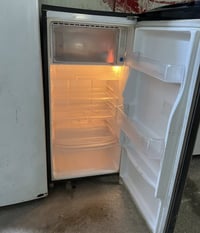 ثلاجه • نظيفه حيل • شغالة تبريد وتجمد