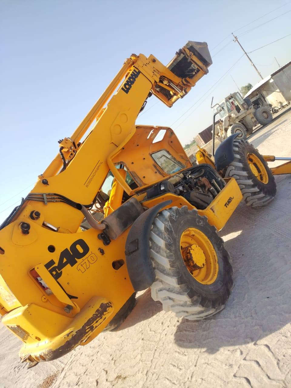 السلام عليكم للبيع رافعه شوكيه ١٧متر موديل ٢٠٠٢ رقم صلاح الدين 
جاهزه للعمل مكينه مكفوله تبريد شغالشرط التحويل  المكان بغداد رقم الهاتف ***********
