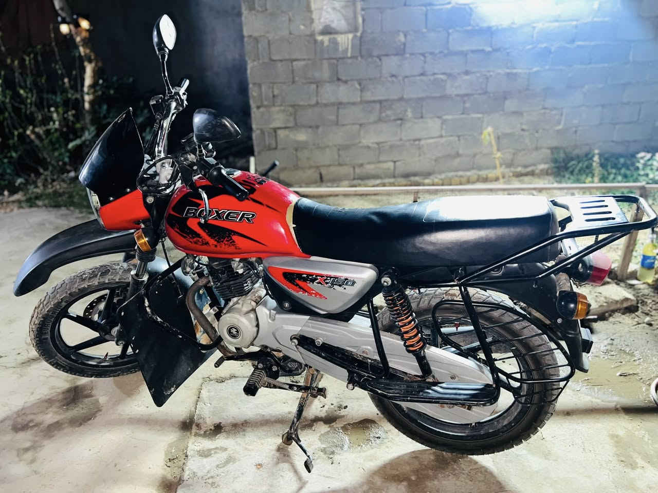 سلام عليكم دراجه بوكسر 2020 معاملت الرقم كامل بس استلام  الرقم دراجه بدون نقص فقط باتري  نضافه فول أوراق أصوليا ايــيً استفسار رقم *********** مكان حله ابي غرق عمود 165
