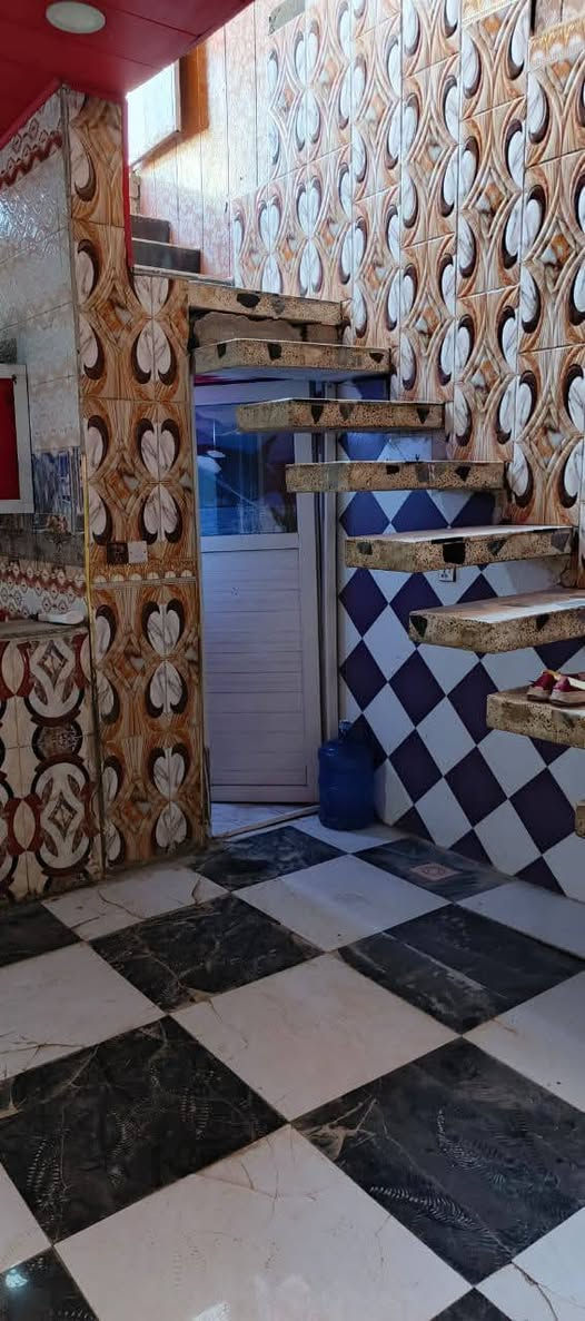 سلام عليكم ورحمة الله وبركاتة  بيت الايجار مقابل حي ميسان شارع سكلة الكرعاوي جوه البيت 100متر طابقين يتكون البيت من غرفة وصالة وستقبال مطبخ الطابق الثاني غرفة وصالة وصحيات خارجية وادخلية رقمي وات ساب ‏‪***********‬‏ الرقم التاني ***********
