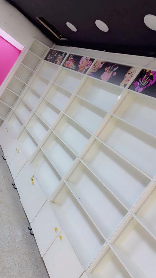 السلام عليكم ..
يوسف للديكور متوفر ب أسعار تنافسيه مع عمل درجة أولى وكافه النوعيات ل اصحاب المشاريع و الصيدليات 
للتواصل / ***********
