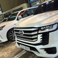 لاندكروز VXمكفوله. ماشيه ٤٠ الف السياره ساز اصل. مغلفه من الزيرو سياره...