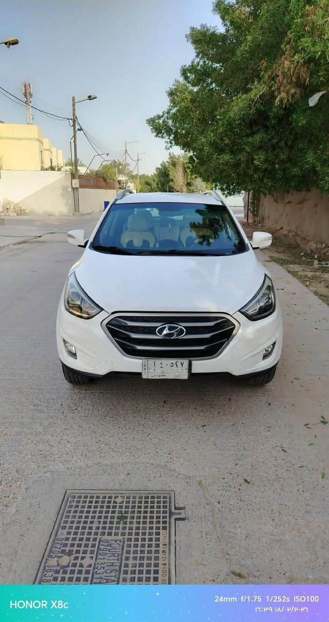 السلام عليكم ورمضان كريم
توسان 2016 خليجي للبيع 
السياره حلوه ونظيفه واستخدام بيت 
محرك كير تبريد مكفولات 
بيه بس باب خلف السائق مبدله وبارد بالجاملغ الأمامي 
السياره محركه 2000 دوش 
خمس ويل كب اشاير بالمري شاشه لمس 
مضخم خلفي 
السياره جاهزه من كل النواحي 
رقم نجف الماني سنويه 2027
السياره بسمي ثاني يوم التحويل 
154 وبيه مجال للشراي 
التواصل ‭0783 378 2108‬
