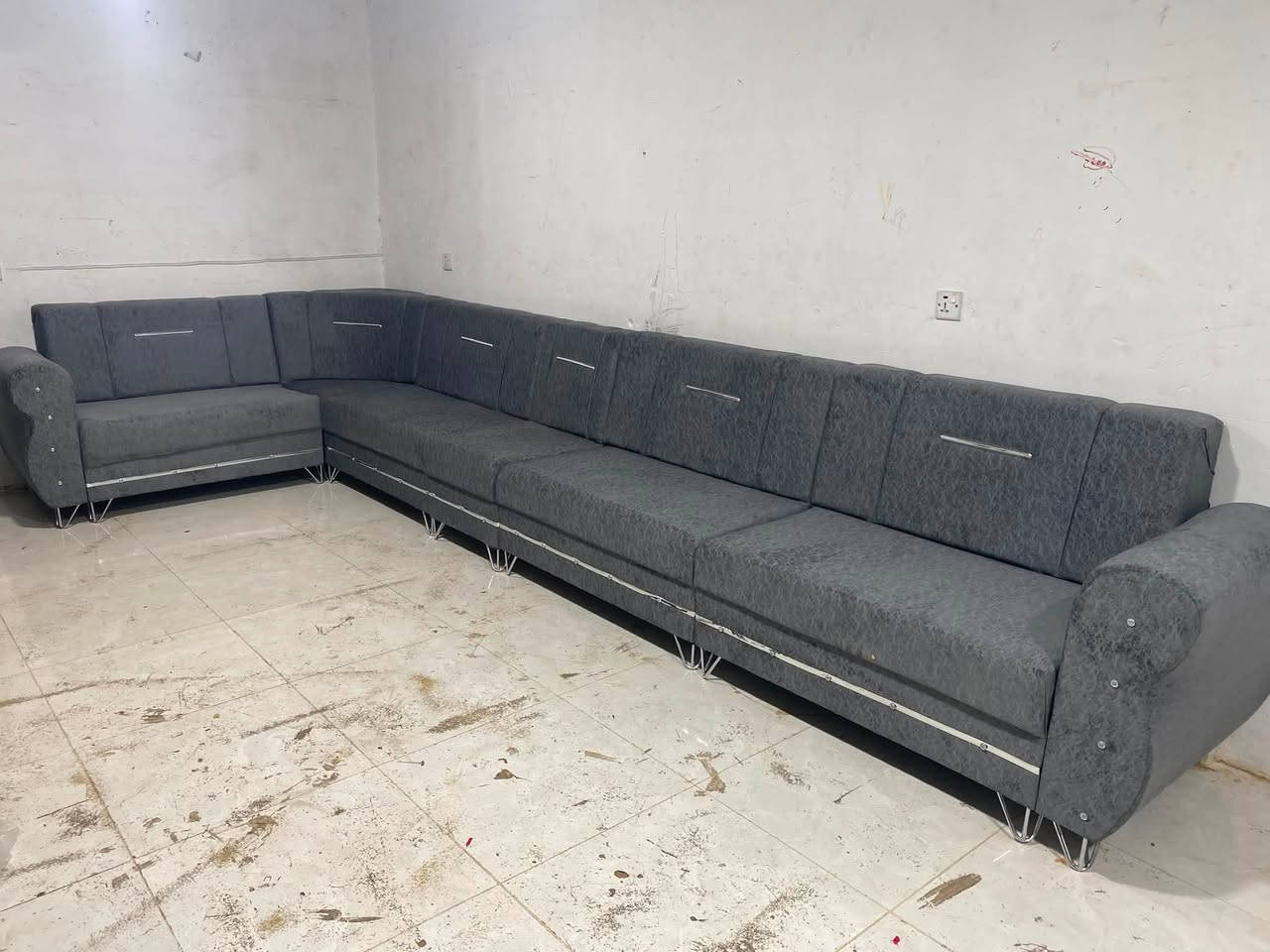 قنفة حرف 10Lمقعد شراي يجي علي خاص تواصل علي واتساب *********** مكان اربيل مامزوا

