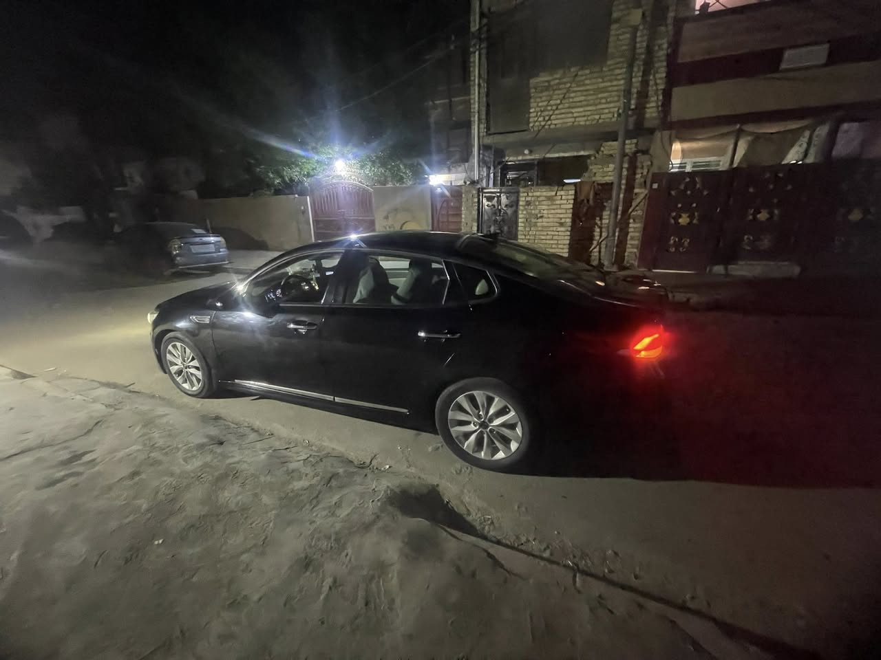 سلام عليكم
سيارة كيا اوبتما مديل 2016وارد امريكي 
فول مواصفات واحد على واحد بصمة فتحة مفولة 
صور الحادث مرفقة مع صور 
سيارة ماناقصهة شي 
محرك جي جاد2400
سعرها 130$
موقع سيارة بغداد
شعلة حي الجوادين 
او كاظمية
رقم الهاتف ***********
