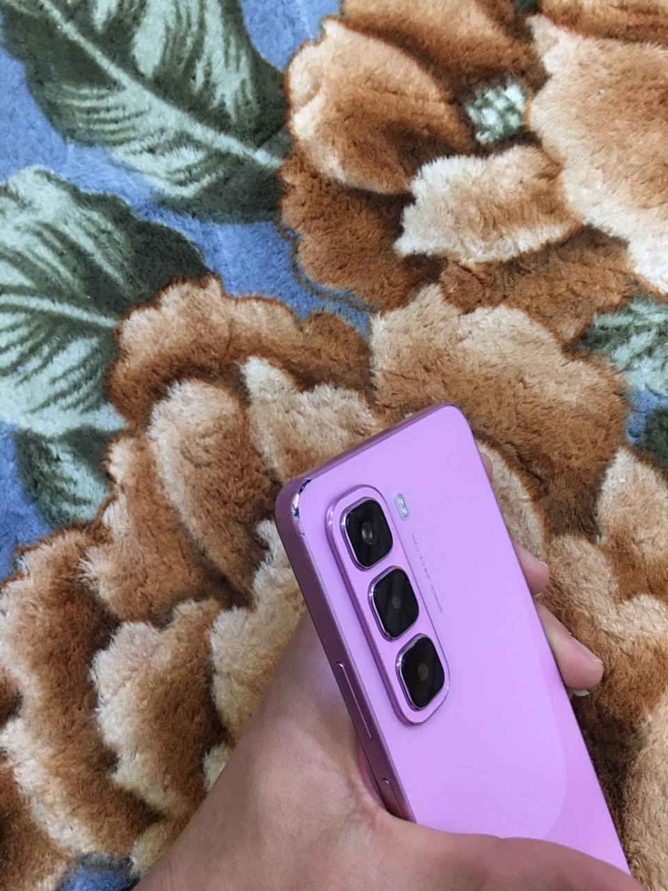 هوت 50 للبيع جهاز نضيف كارتون ملحقات كامله بصما بالصفحه و بصمت وجه ذاكرته 256 رام 12 جهاز كلش حلو مكان موصل ايسر *********** واتس او اتصال متواجد فيس سعرو 150 و بي مجال
