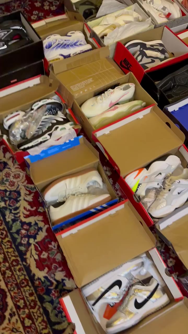 شلعه احذيه
٨١ لو ٨٢ قطعه 
اني بايعلك ٨٠ قطعه 
شكد يطلع زايد بل عافيه 
القطعه ب ١٨ ونص قفل سعر بيع وسعر مناسب 
نايكات متنوعه جوردنات اديداس والخ 
استفسار اكثر خاص او 
***********
