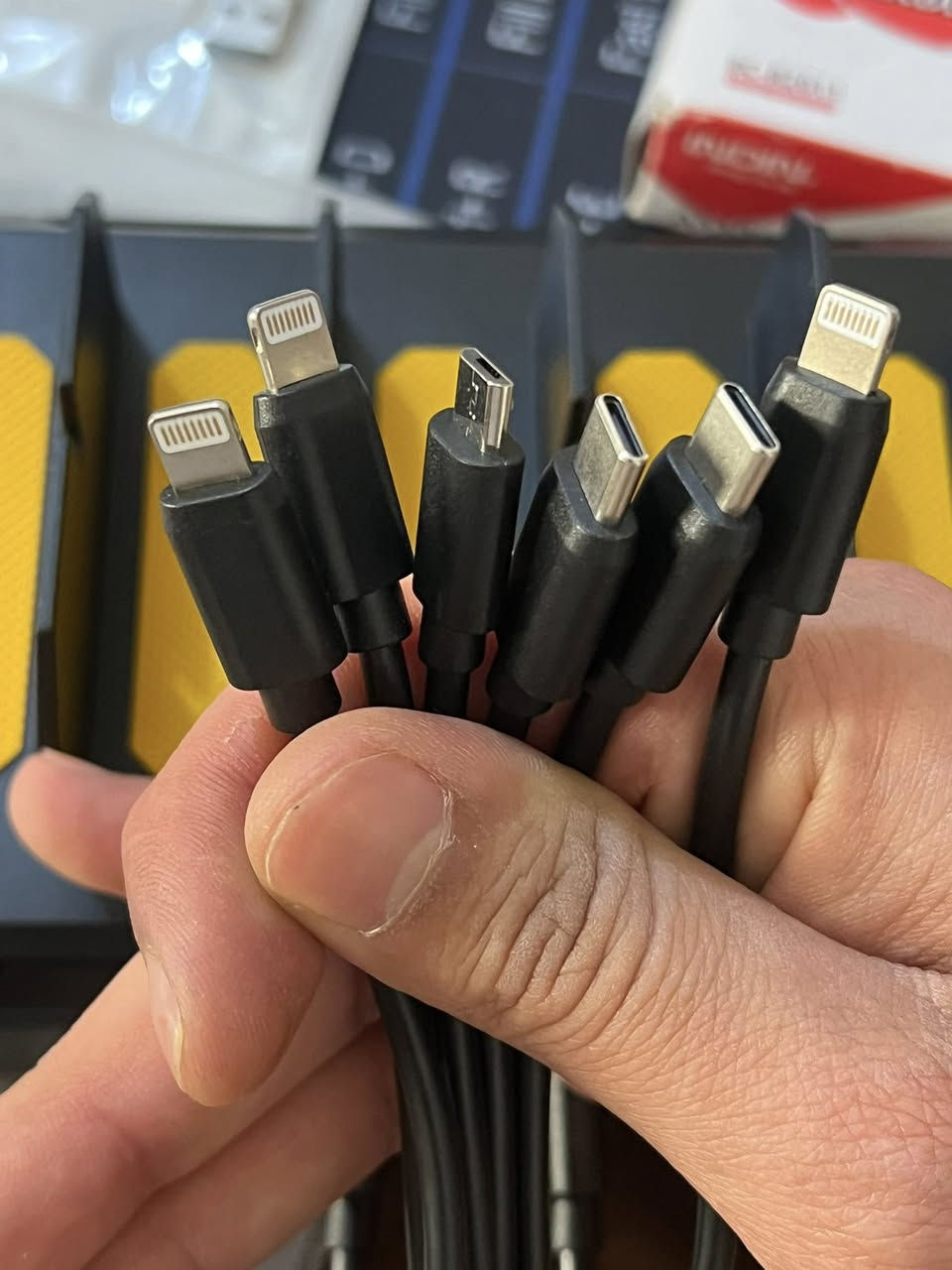شاحن عملاق
6 منافذ +6 كيبلات
و تحويله من usb ل تايب سي
الكتلوك يقرأ من 100الى 240 واط
يجي ويا ستاند تعليگ بالحايط


**إذا كنت صاحب هذا الإعلان وتريد حذفه لأي سبب، رجاءا أرسل رسالة إلى الدعم الفني**