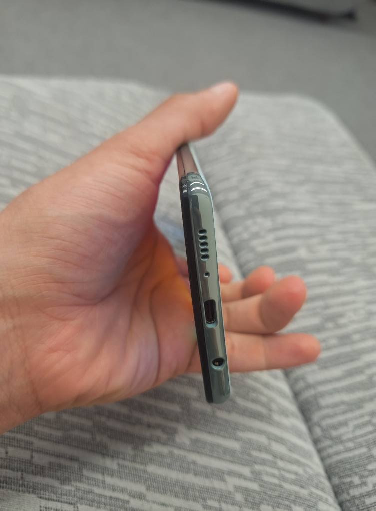 كلكسي a71 
ذاكرة ١٢٨ 
رام ٨ + ٨ 
الجهاز نظيف كلش ما بي زلغ 
مبدل فقط شاشة اصلية وكالة و مضبوطة 
الجهاز كله شغال بدون مشاكل
الجهاز بدون ملحقات
بيع او مراوس
السعر ١٤٥الف
البصرة السراجي البصرة, العراق


**إذا كنت صاحب هذا الإعلان وتريد حذفه لأي سبب، رجاءا أرسل رسالة إلى الدعم الفني**