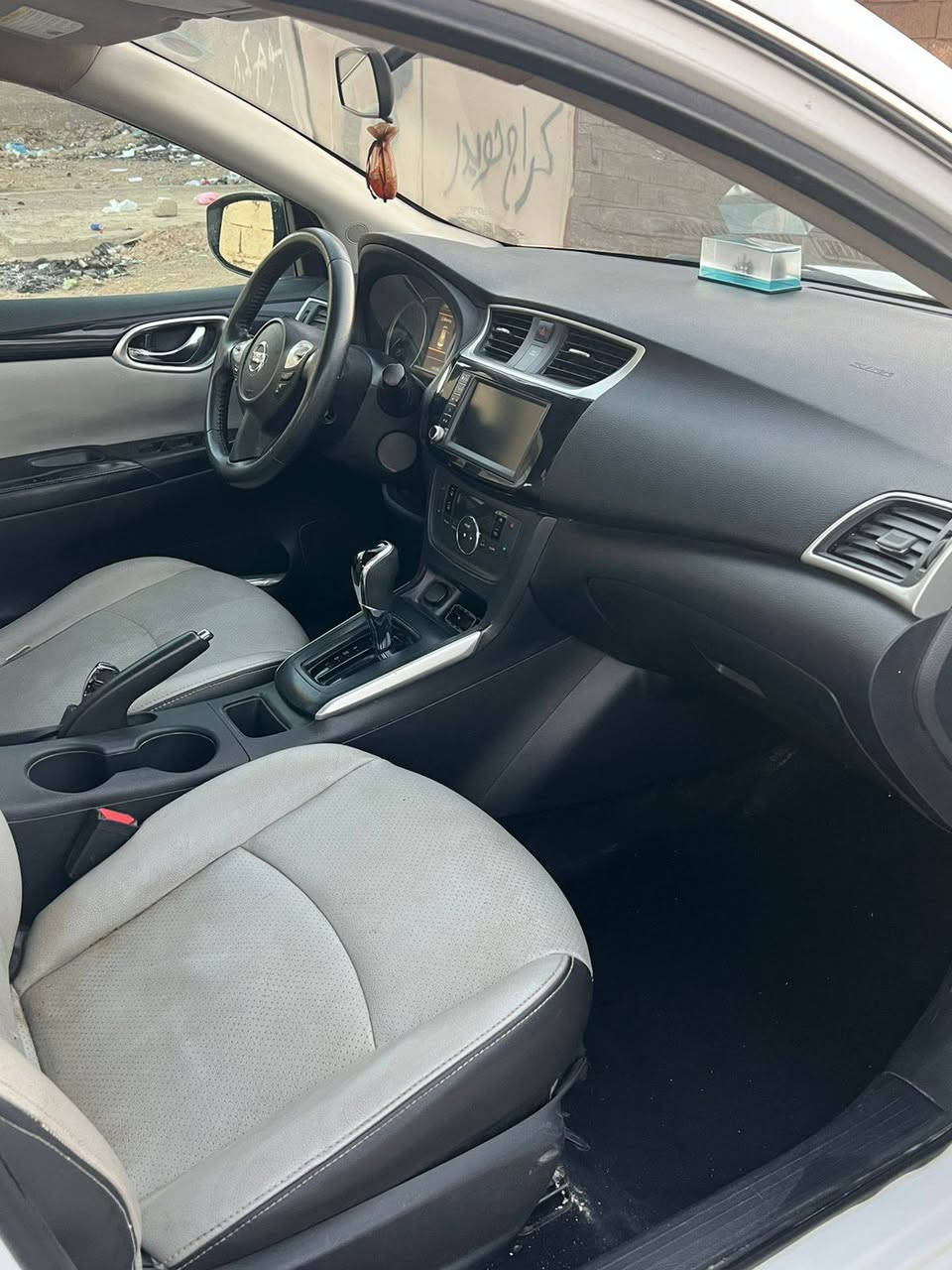 السلام عليكم 
نيسان سنترا 2019 للبيع
فول عدا فتحه
ضرر جاملغ وبنيد بدون اي دواخل ضرر سطحي
بسمي وسنويه ورقم وهزه جديد
كير محرك شرط شرط 
السعر 115 وبيه مجال
*********** اتصل فقط
