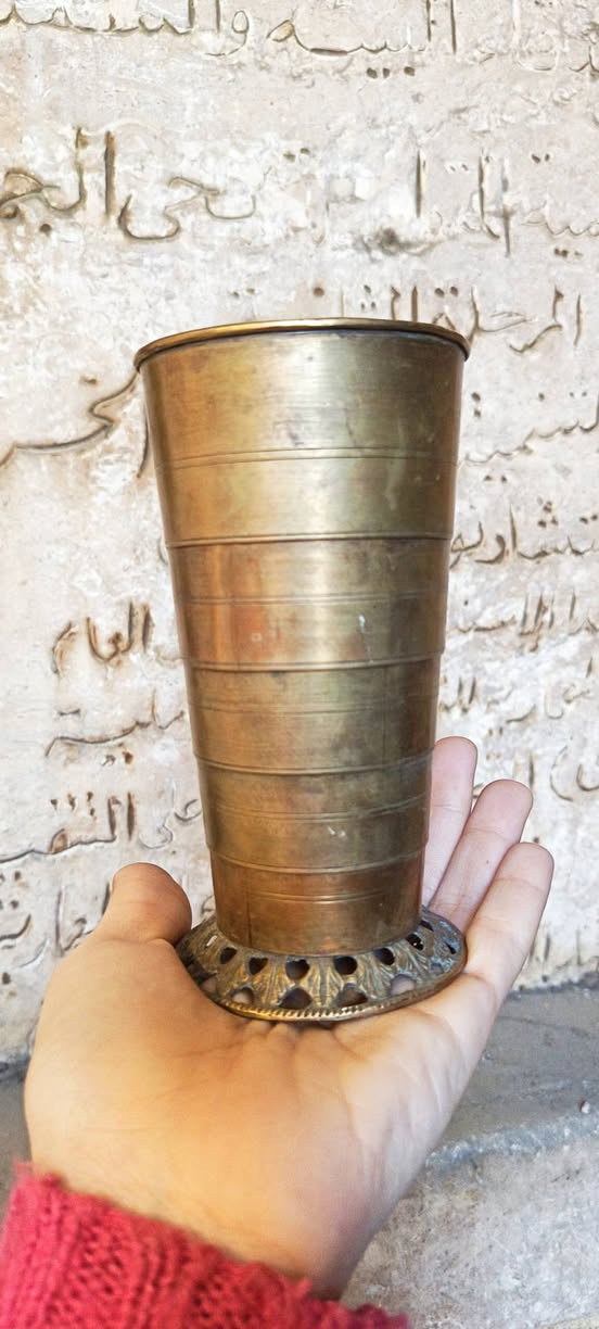 بسم الله ماشاء الله، ولا حول ولا قوه الا بالله، إنما الخير والعوض من عند الله.
............................

صباح الخير، صبح الصباح فتح يا عليم، والمزاج رايق وسليم، عيدكم مبارك، يارب كل أيامكم عيد وأفراح.

............................

للبيع بإذن الله:

- كوب لشرب الماء نحاس إنجليزي من العشرينات، قديم جدا أنتيك،

حجم كبير جدا وتقيل، شكل متفرد، سهل التطبيق والحمل بالشنطه.

................................

الحمد لله حمدا كثيرا طيبا، نحمده ونشكره على نعمه وفضله علينا.

إستمتعوا معايا، التفاصيل بالفيديو،،،،


**إذا كنت صاحب هذا الإعلان وتريد حذفه لأي سبب، رجاءا أرسل رسالة إلى الدعم الفني**