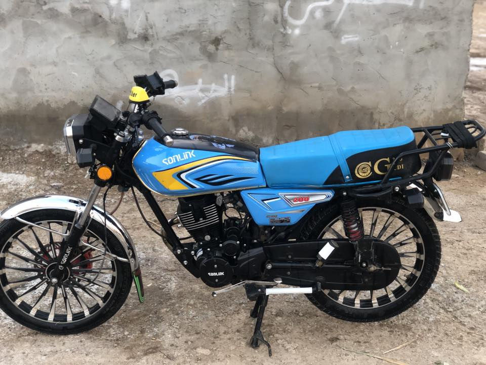 السلام عليكم 
سيفان موديل 25لون مميز 
نقص  دشبول ضارب بس
 مكفول السعر825وبي مجال العنوان ديالى الخالص 
رقم ***********او خاص
