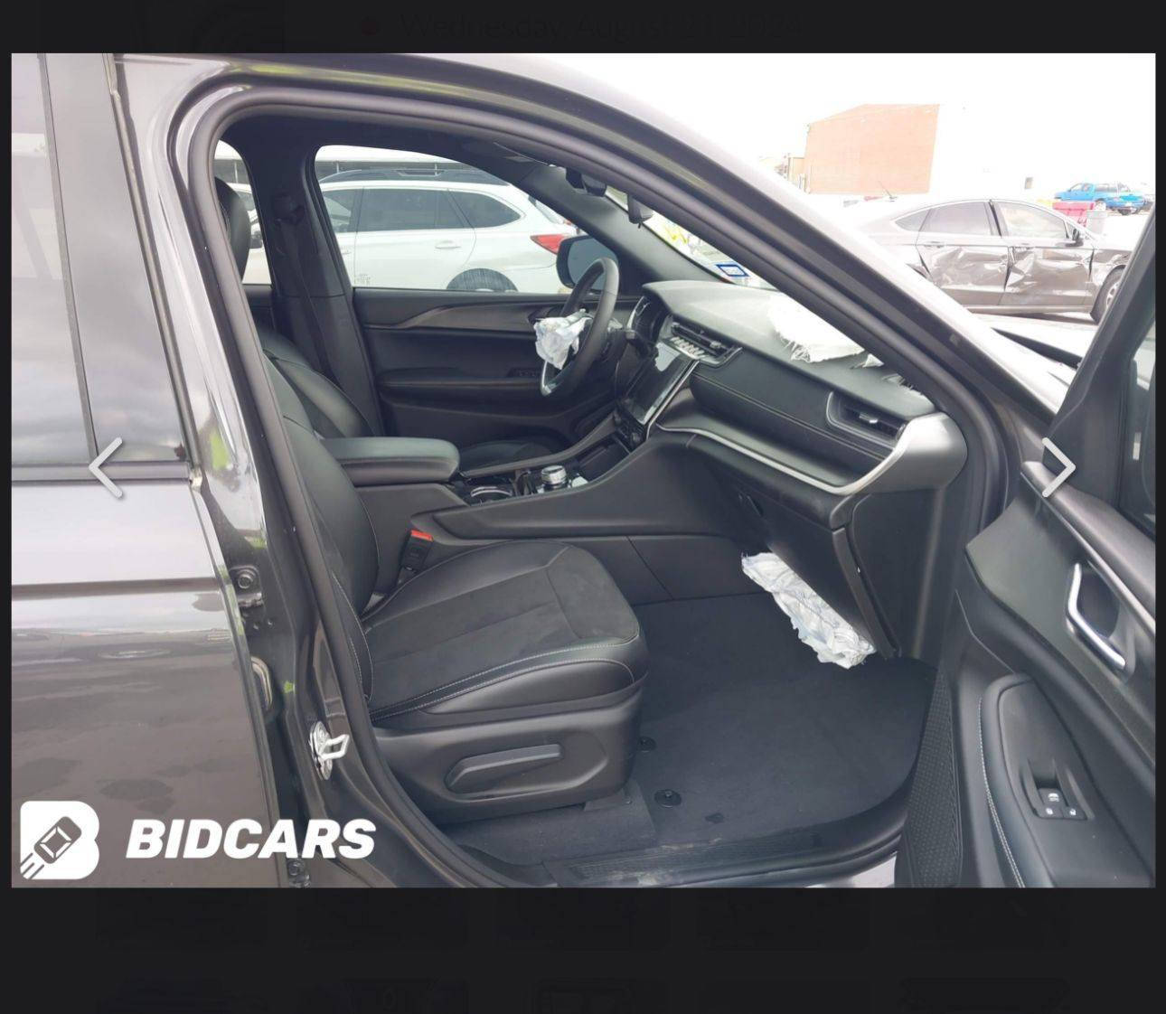 جيب لاريدو شيروكي لمتد مواصفات راقيةجدا والحادث بالجنطة الخلفية وموضح بالصور السعر 320 ورقة رقم بغداد انكليزي للاستفسار الاتصال على الرقم *********** ابوعباس
