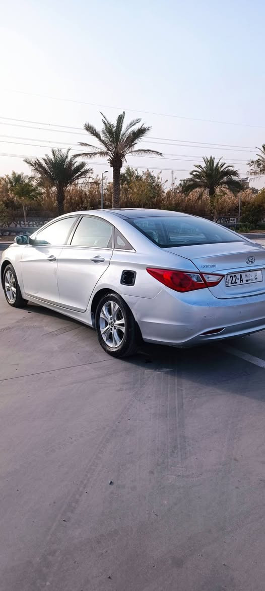 سلام عليكم.    للبيع غرفة.     بدون مراوس.
سوناتا 2011  فول مواصفات اربيل دولي.       تحويل مباشر  كير مكينه حداديه تبريد كفاله.  بيها قطعتين صبغ ارث شخوط  دحجه مو ضربه   والباقي كفاله.  بنيراما السياره  5ويل كب. شاشة كامر  السعر 97 وبيها مجال حك الجيه مكان السياره نجف للستفسار رقم الهاتف ***********
