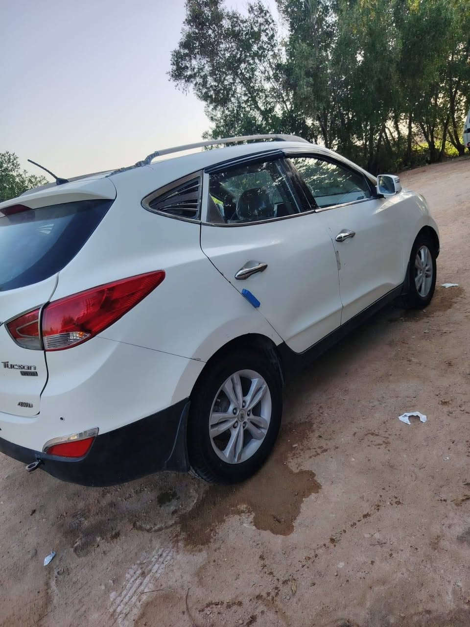 السلام عليكم
توسان 2010 للبيع
رقم بغداد بسمي
 جاهزه مكينه وگير وتخم تاير
السعر 100 ورقه وبيه مجال
للاستفسار اتصل ***********
