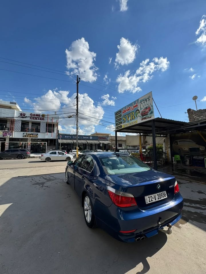 سلام عليكم 
BMW E60 2003
حجم المحرك 520i 6 سلندر 
ماشيه 300 الف 
كير محرك شرط 
تبريد شغال 
دواخل نظيفه جدا 
تايرات جدد 
حداده كله جديد 
هوك بلادي 
فول مواصفات فقط بدون سلايت 
دواخل جلد رصاصي 
كشن هيتر 
تحديد سرعة 
شاشة اعطال 
تبريد قطعتين 
السياره حلوه ماشاءالله 
بدون اي ضرر و بدون تبديل 
كم قطعه مصبوغه للجماليه فقط 
رقم أربيل 
سنويه جديد لحد 2030 
هزه جديد 
السعر  ( 118 ) 
مكان السياره كركوك 

ر. م  ***********
